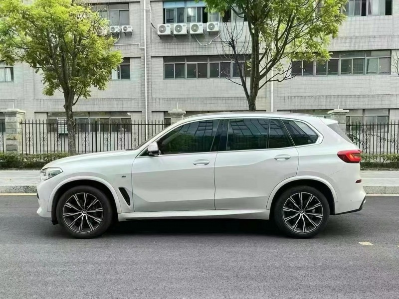 广州19年宝马X48