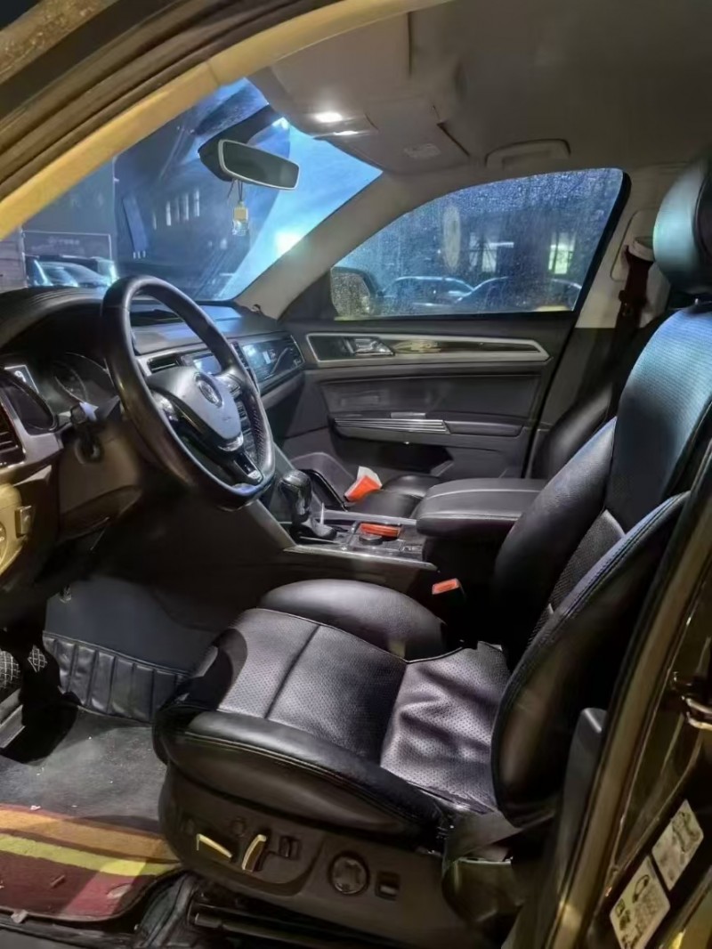 保定17年大众途昂5