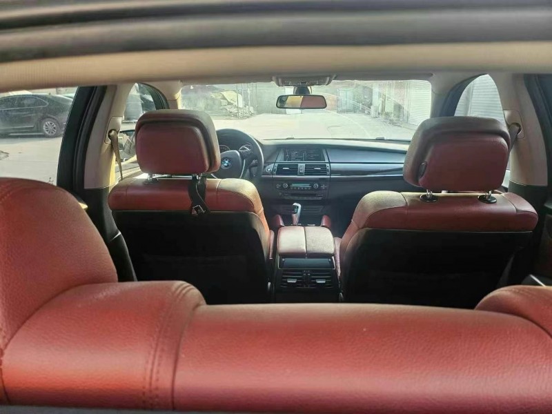 保定13年宝马X68