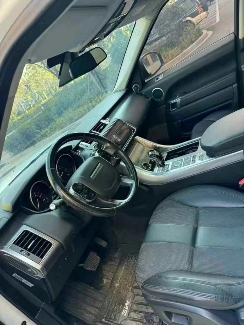 济宁17年路虎揽胜运动8