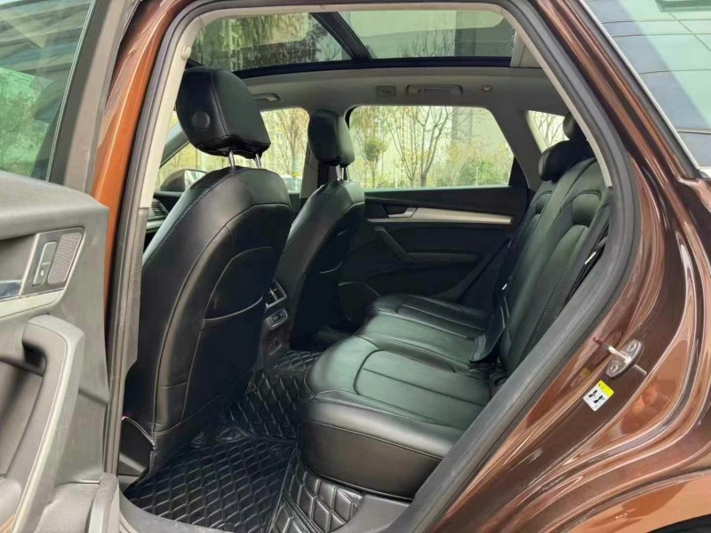 济宁19年奥迪Q56