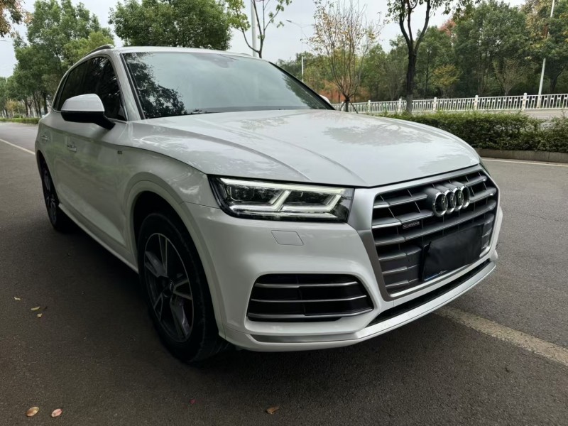 济宁21年奥迪Q53