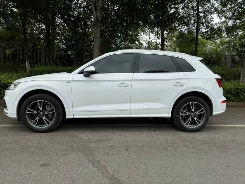 济宁21年奥迪Q54