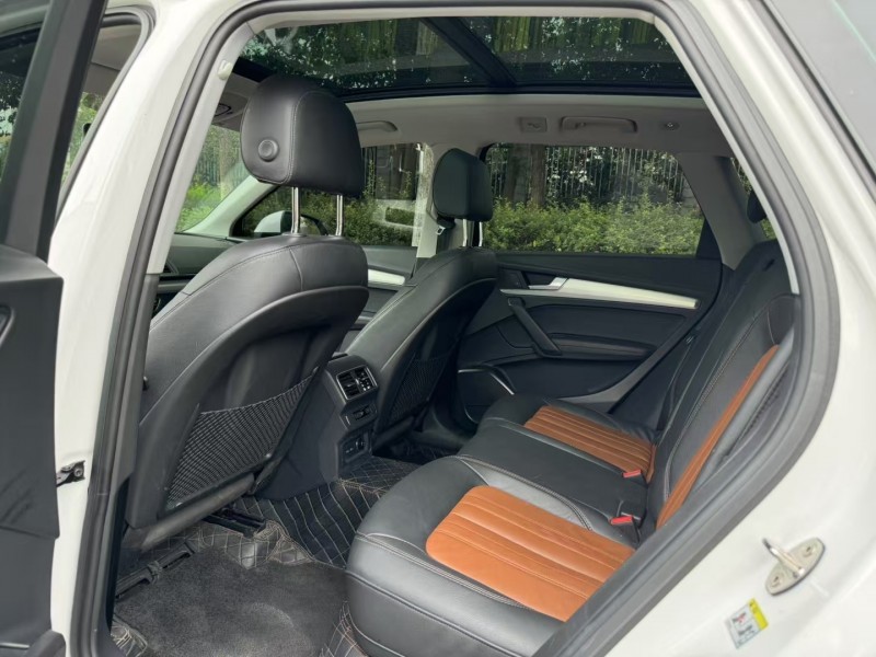 济宁21年奥迪Q56