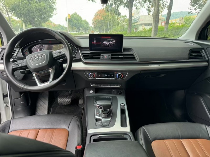 济宁21年奥迪Q57