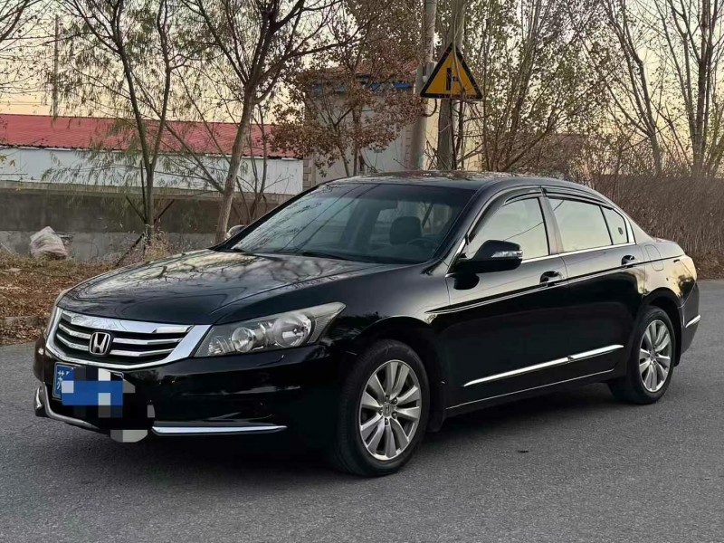 青岛13年本田雅阁2