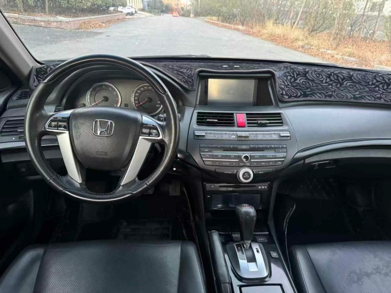 青岛13年本田雅阁5