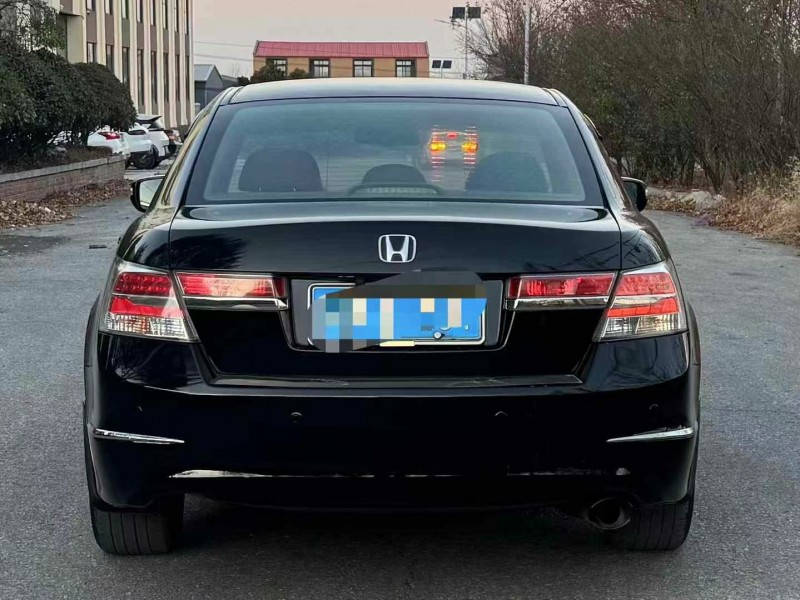 青岛13年本田雅阁6