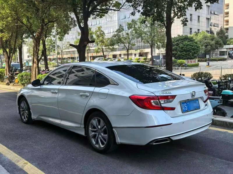 广州21年本田雅阁8