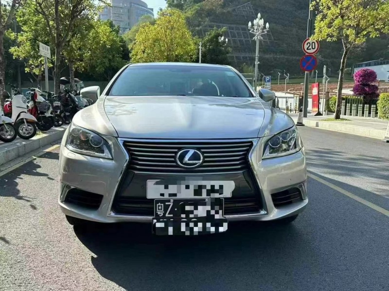广州16年雷克萨斯LS1