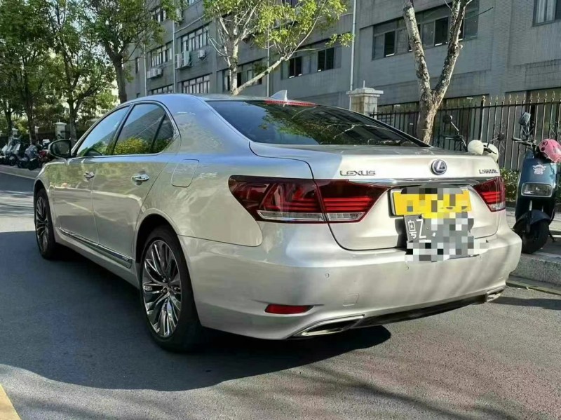 广州16年雷克萨斯LS6