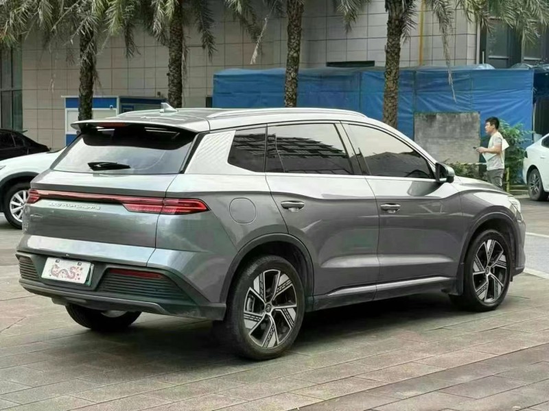 广州23年比亚迪宋8