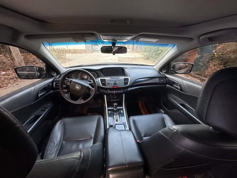 济宁16年本田雅阁4