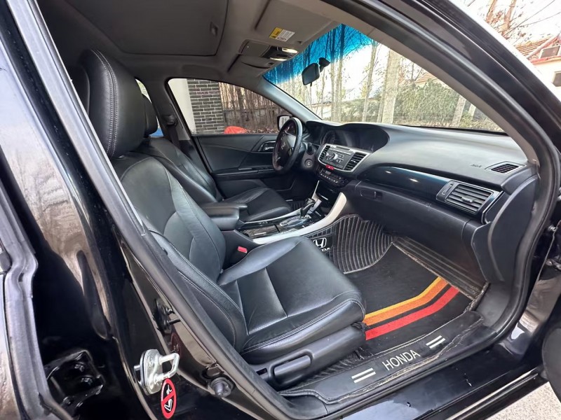 济宁16年本田雅阁5