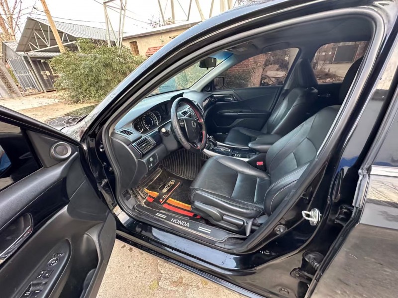 济宁16年本田雅阁6