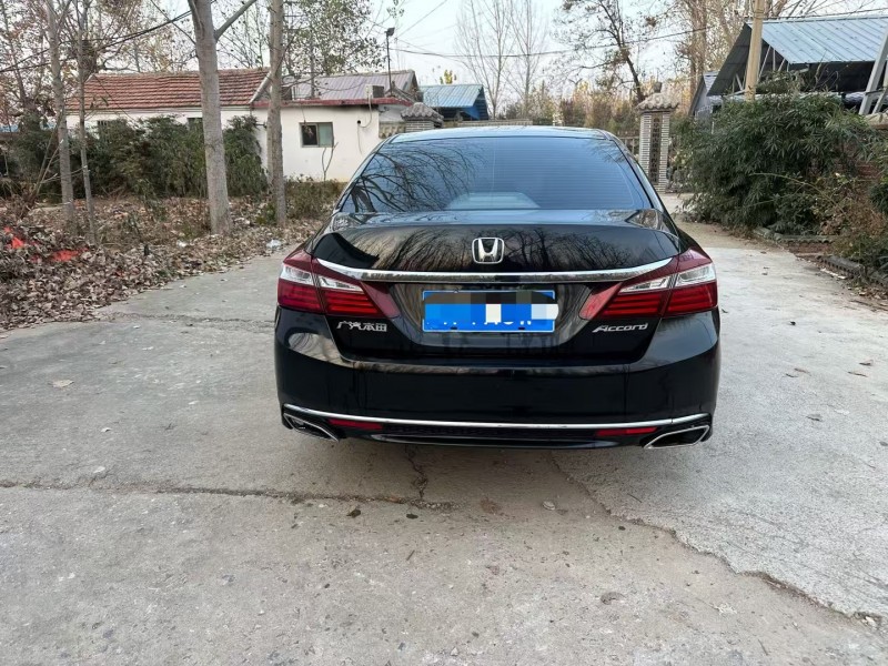 济宁16年本田雅阁9