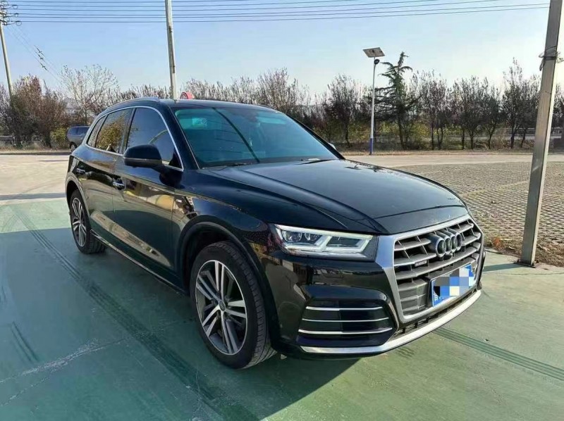 济宁20年奥迪Q58