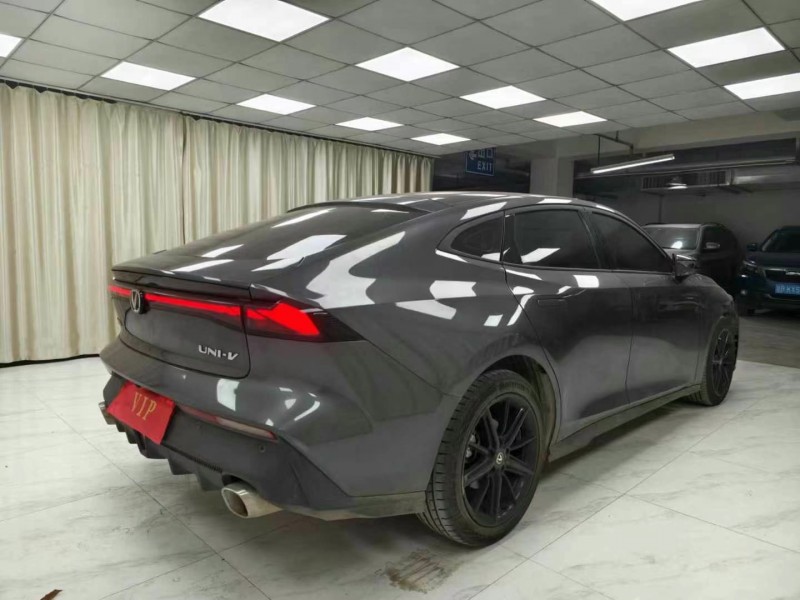 成都24年長安汽車UNI-V7