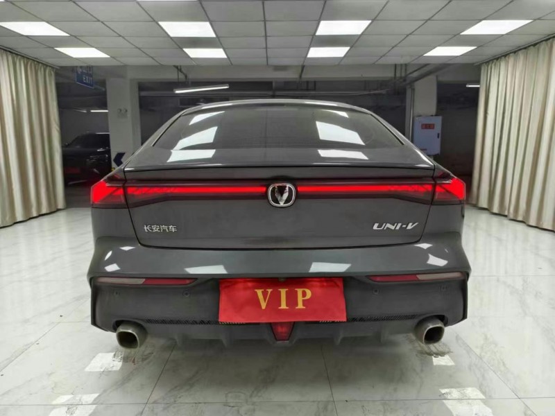 成都24年長安汽車UNI-V9