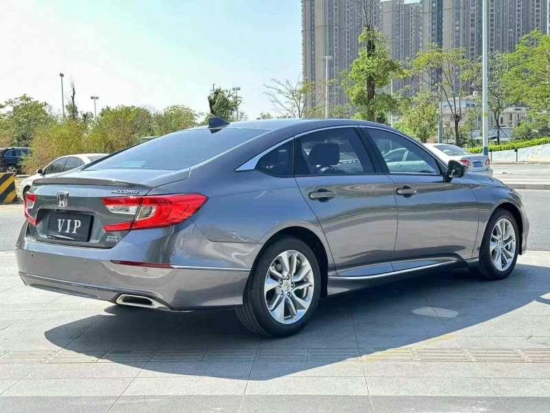 东莞21年本田雅阁8