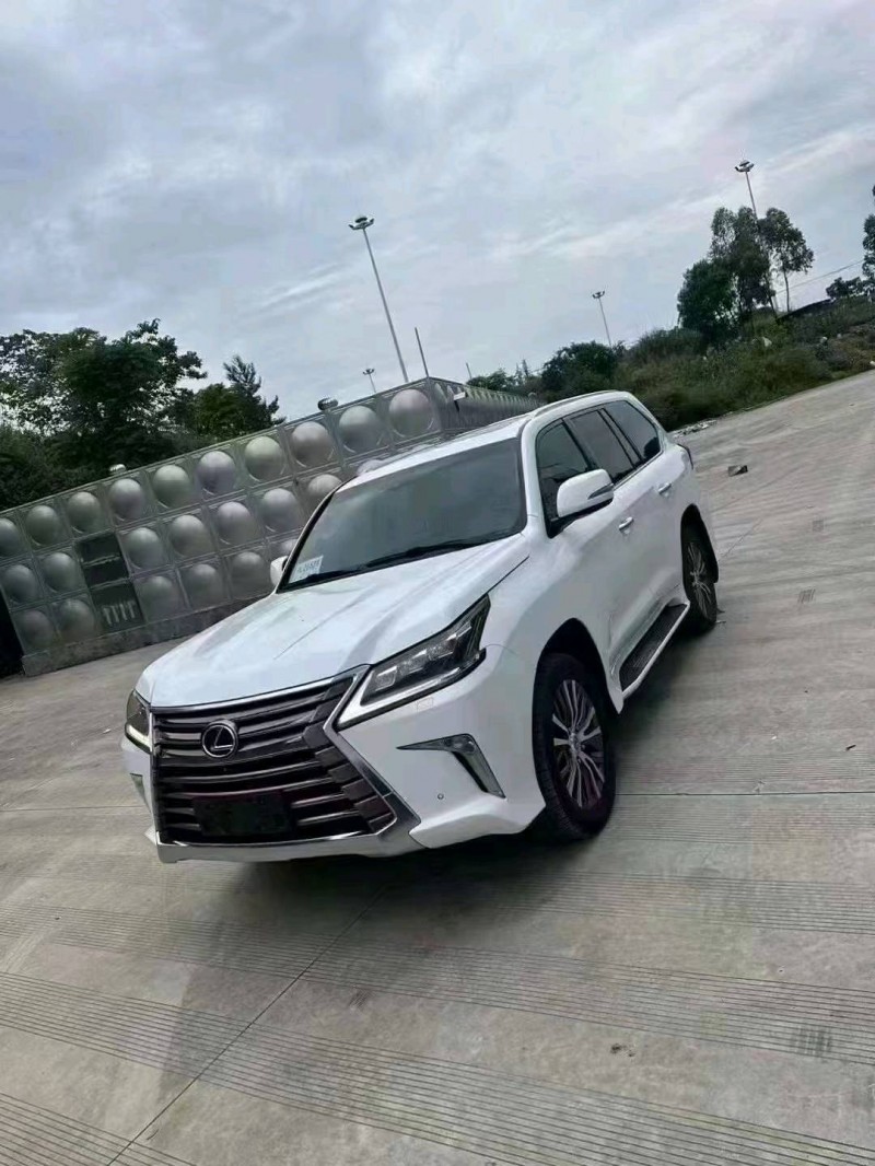武汉16年雷克萨斯LX2