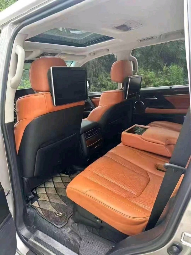 武汉16年雷克萨斯LX4