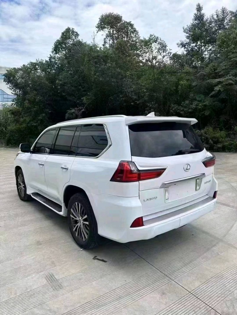 武汉16年雷克萨斯LX6