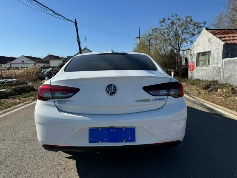 青岛19年别克君威8