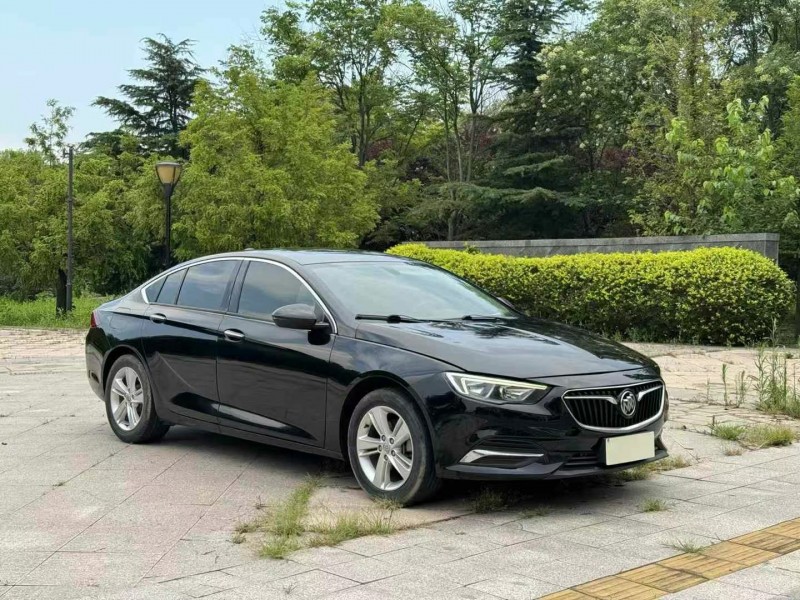 青岛20年别克君威2