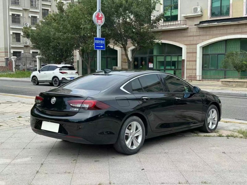 青岛20年别克君威4