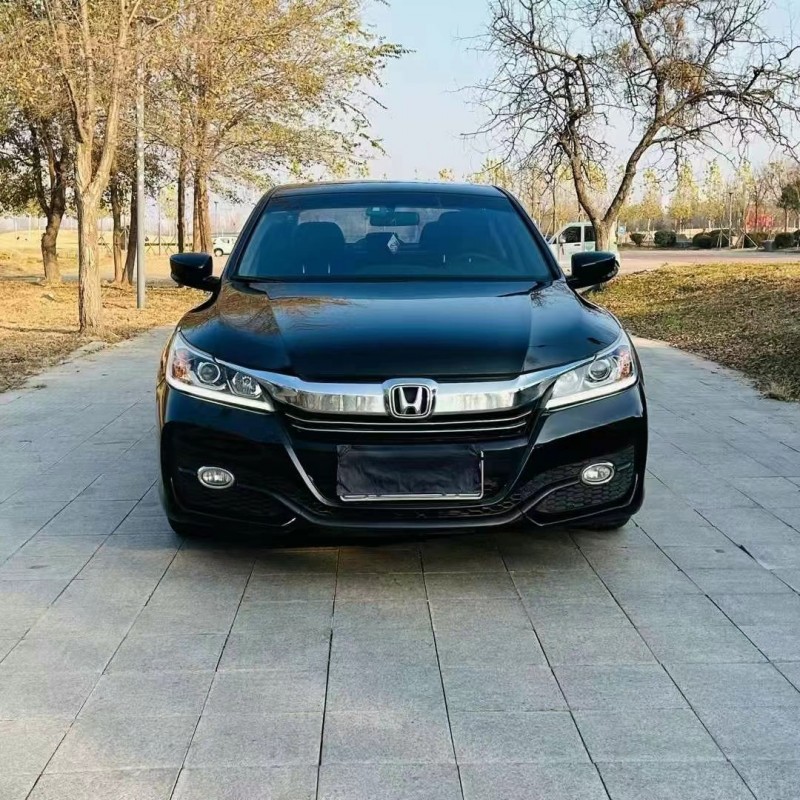 济宁18年本田雅阁1