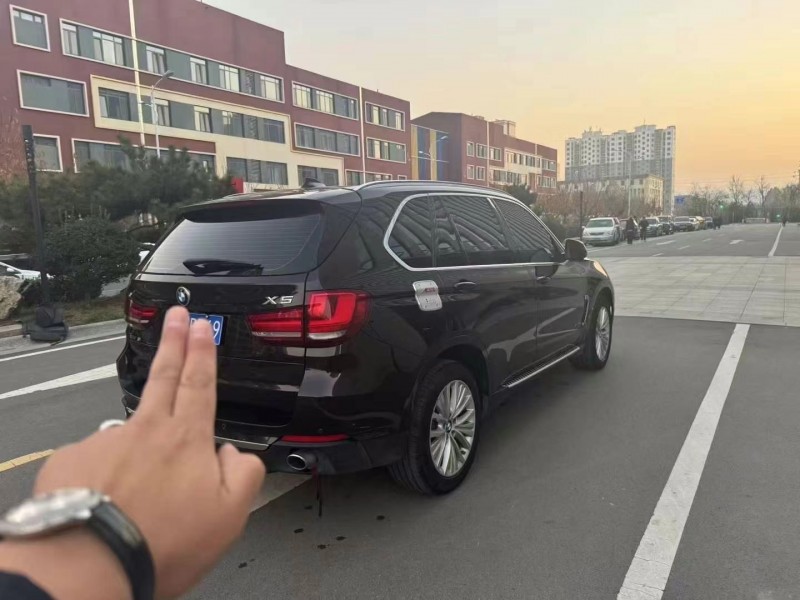 济宁17年宝马X59