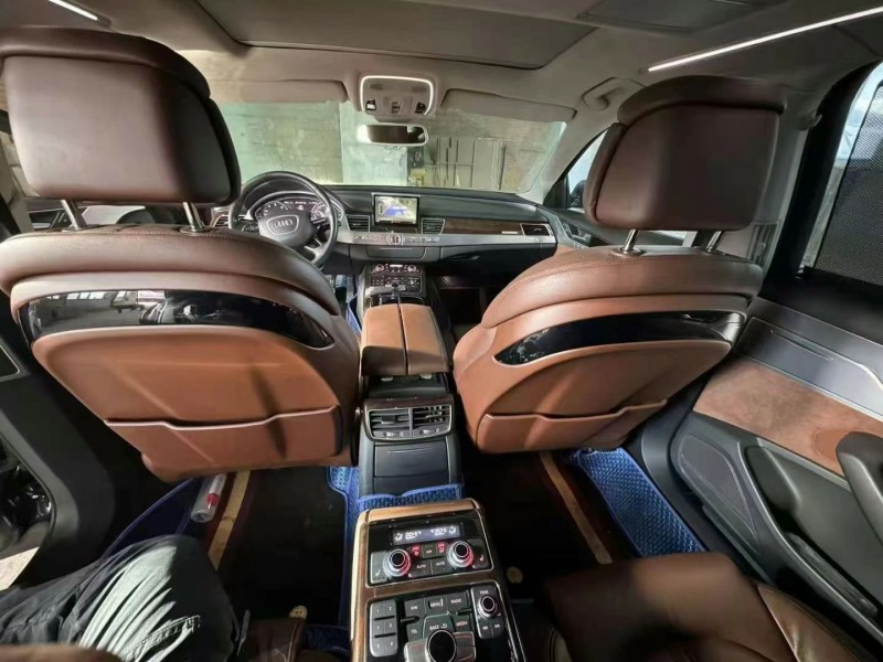 济宁14年奥迪A8L7