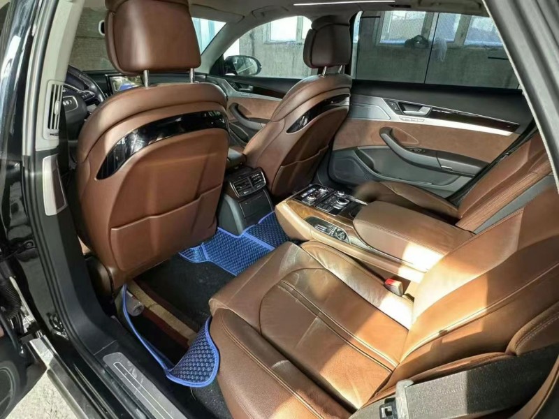 济宁14年奥迪A8L9