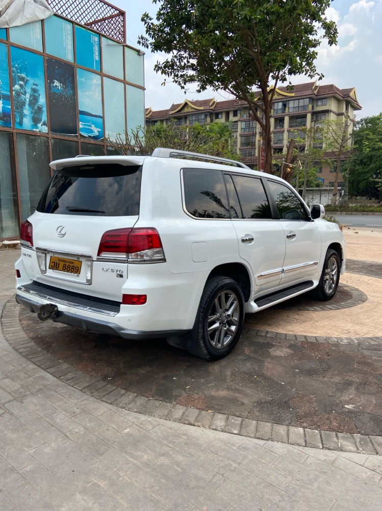 金華16年雷克薩斯LX3