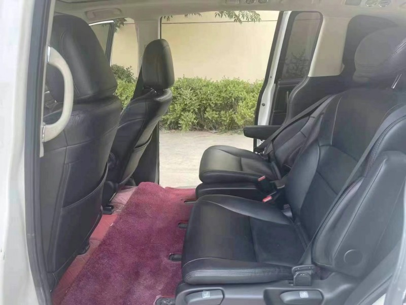 徐州18年本田艾力绅8