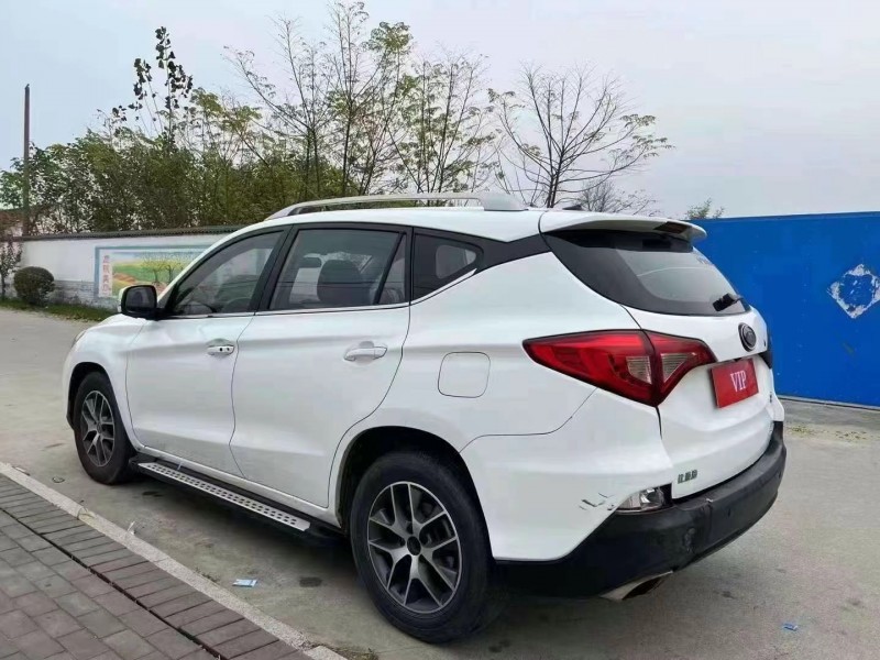 青岛16年比亚迪宋8