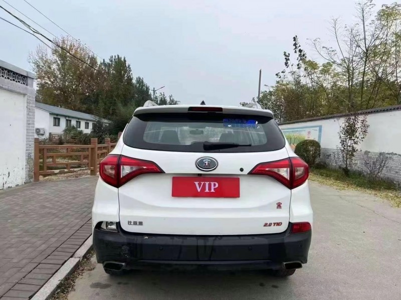 青岛16年比亚迪宋9