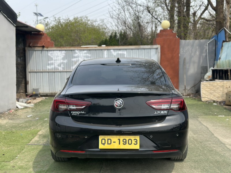 青岛20年别克君威8