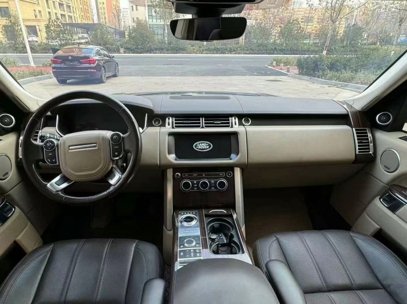 青岛18年路虎揽胜行政4
