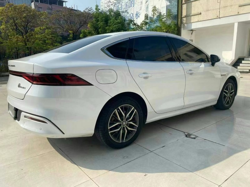 广州22年比亚迪秦8