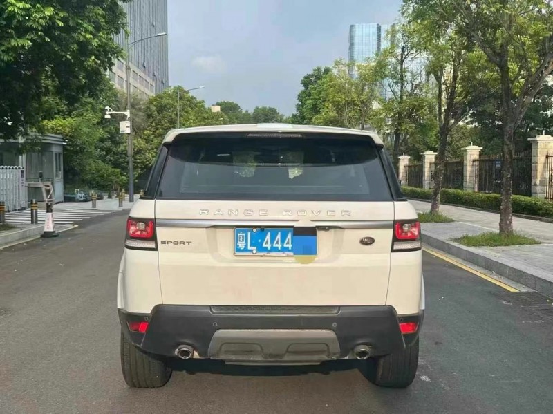 广州16年路虎揽胜运动9