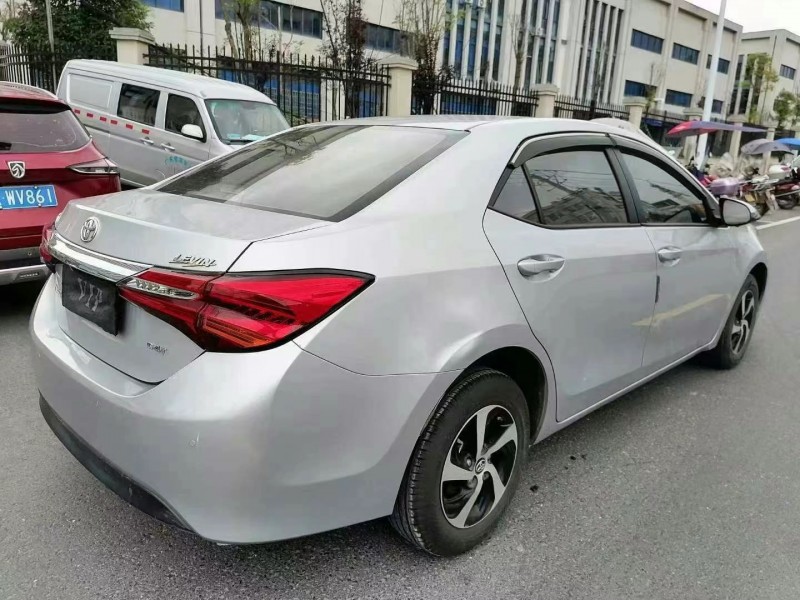 保定18年丰田雷凌8