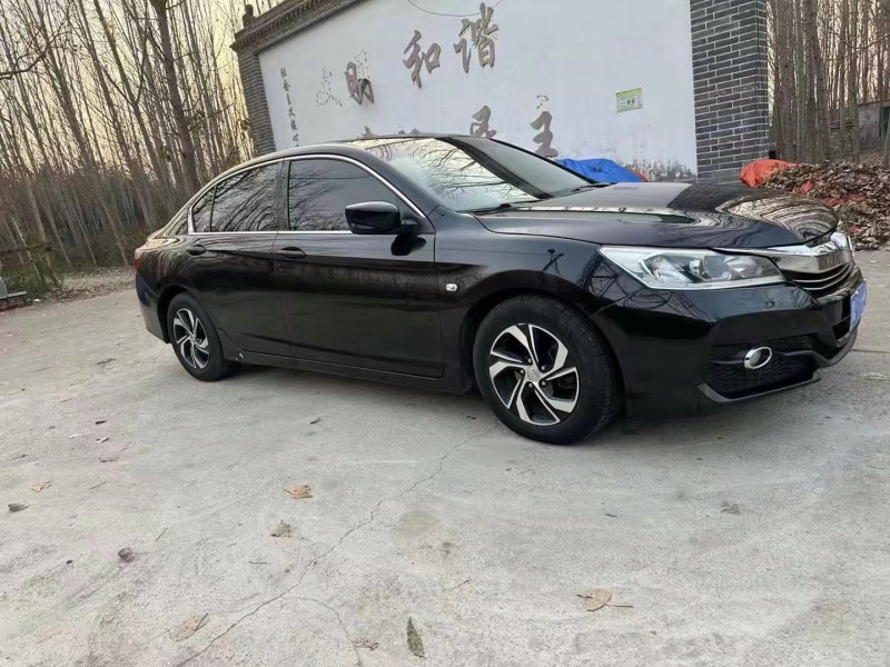 济宁16年本田雅阁2