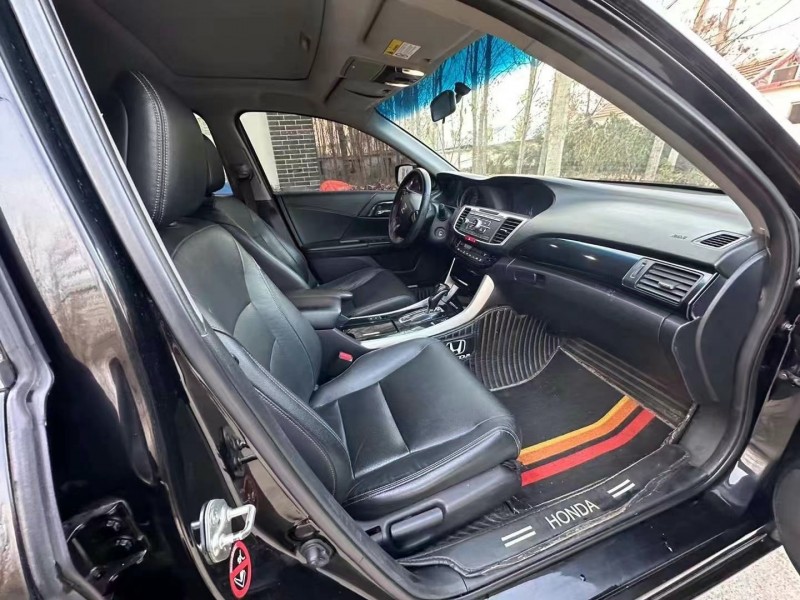 济宁16年本田雅阁7