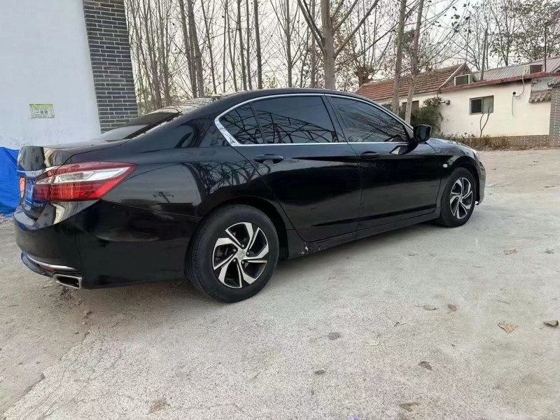 济宁16年本田雅阁8