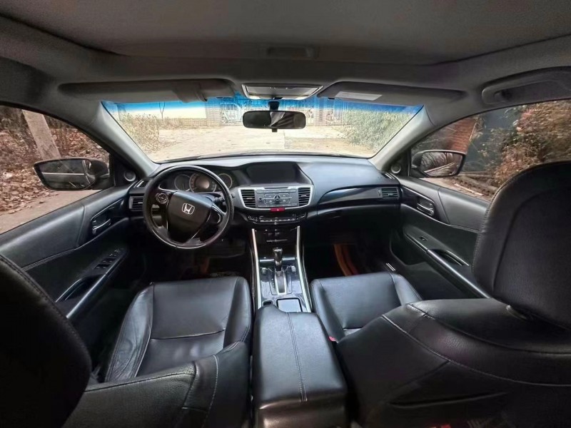 济宁16年本田雅阁9