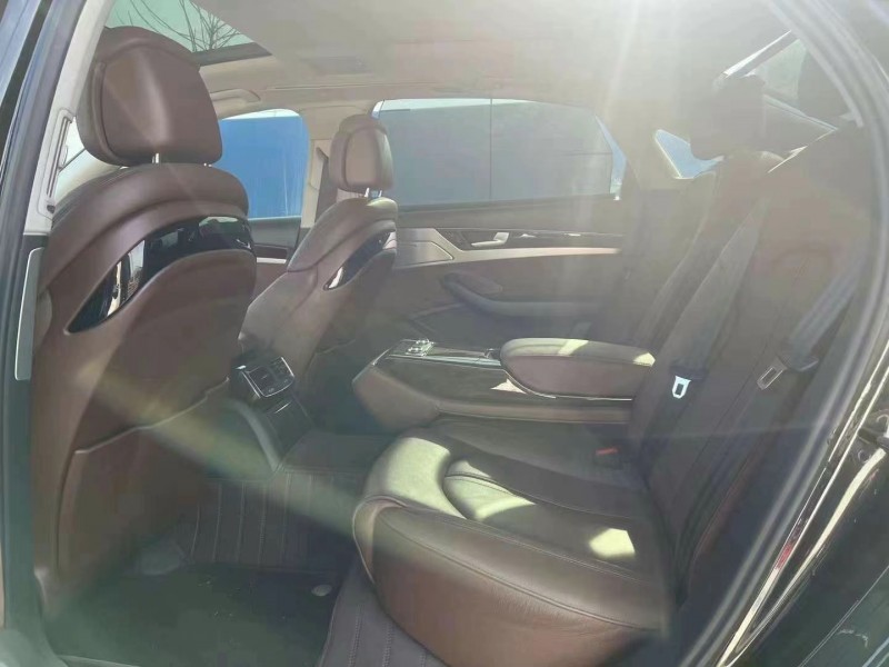 济宁15年奥迪A8L5