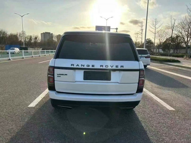 济宁17年路虎揽胜行政9