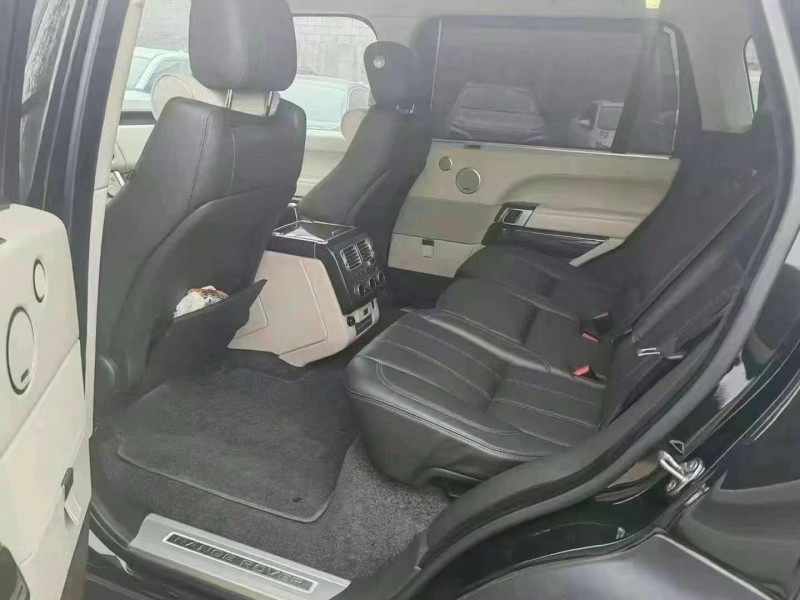 济宁17年路虎揽胜行政4